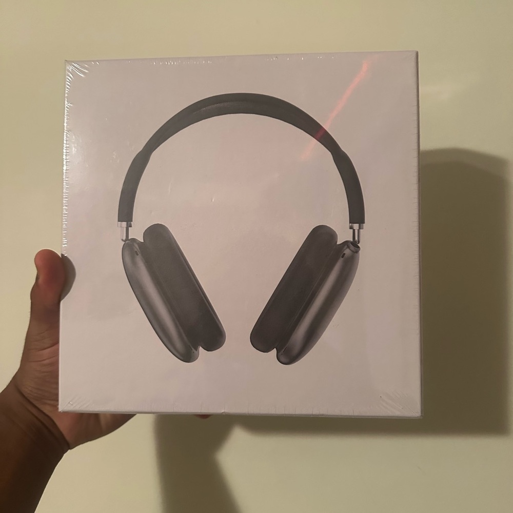 Apple Black Over-Ear Headphones with Wireless Design and Comfortable Ear Cups